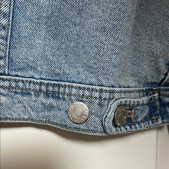 Calvin Klein Women’s Light Blue Denim Jacket Large - Picture 6 of 7